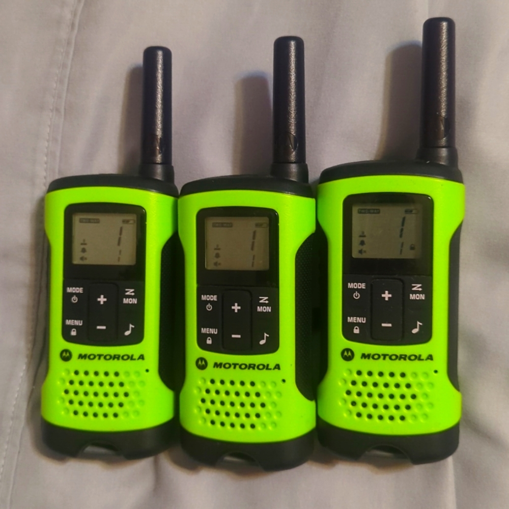 Motorola Talkabout T260 TPG RADIOS/ WALKIE TALKIES 3 PACK